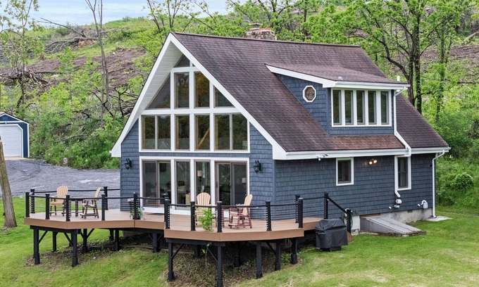 Town of Jerusalem Casa | Keuka Vines Peace of Mind
