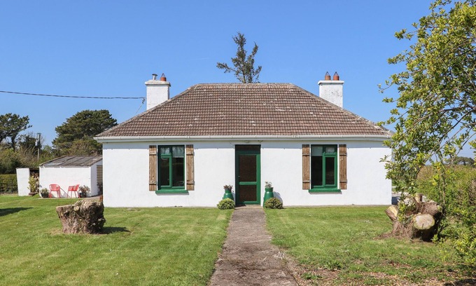 Ballymacoda Cabaña | KEVIN'S COTTAGE, family friendly in Ballymacoda, County Cork