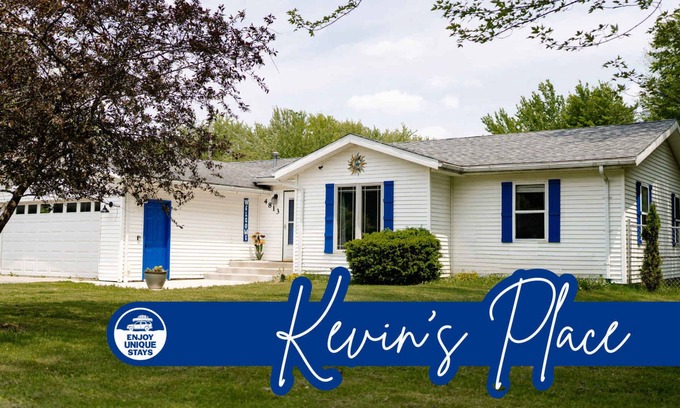 Paw Paw Lake Casa | Kevins Place near PawPaw Lake!