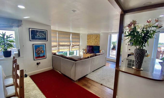 London Borough of Hounslow Apartamento | Kew Garden 2-Floors Penthouse