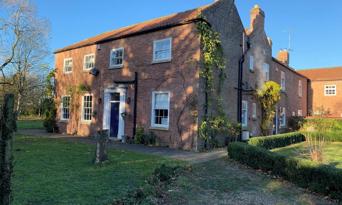 Kexby Casa | Kexby House, Spacious Country Home, Private Gardens, Games Room, York