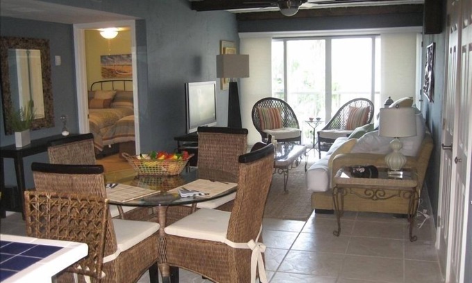Key Biscayne Condominio | Key Biscayne - Exquisito condominio en la playa - 1 cuadra de la playa