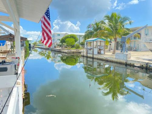 Doctor's Arm Casa | key Deer Retreat/direct gulf access/hot tub