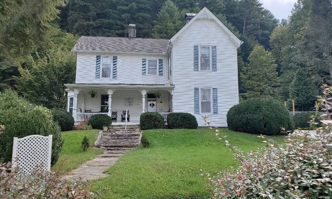 Pisgah Forest Cama Y Desayuno | Key Falls Inn
