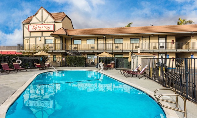 Tustin Hotel | Key Inn & Suites