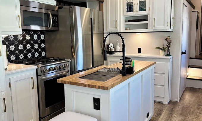 Key Largo Village Casa | Key Largo, Charming 2-bedroom RV in Calusa Campground