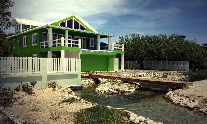 Isla de Utila Casa | Key Lime Castita- Ocean Front - 2 Bedroom -