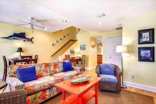 Truman Annex Apartamento | Key West Casa by AvantStay Communal Pool BBQ Patio Near Duval Street Week Long Stays Only