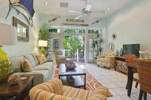 Truman Annex Casa | Key West Found by AvantStay Close to Shops w Patio Shared Pool Week Long Stays Only