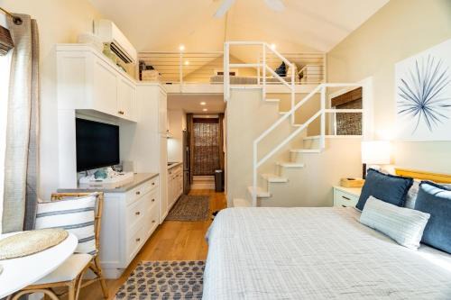 Old Town Casa | Key West Light Suite