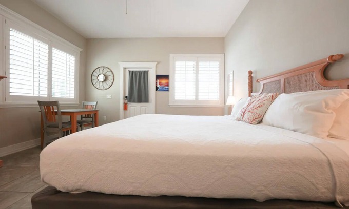 Dunedin Cabaña | Key West Style Cottage - with pool/hot-tub