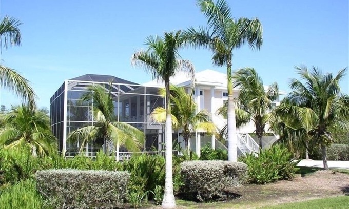 Sanibel Casa | Clave casa de estilo occidental. 3 dormitorios y 2 baños con piscina climatizada blindado. A pie de playa