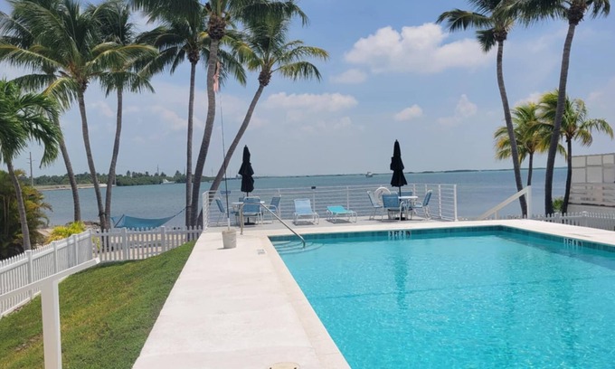 Key West Casa | Key West/Surrounded by The Atlantic Ocean Includes 42 Ft Dock Space