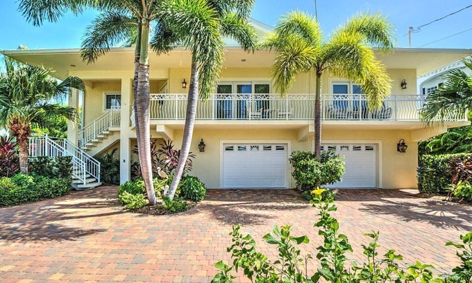 Coury Casa | Keys Paradise on Coury Drive Key Colony Beach. Vacation in resort style