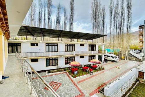 Leh Cama Y Desayuno | Khamba Villa Ladakh by LexStays