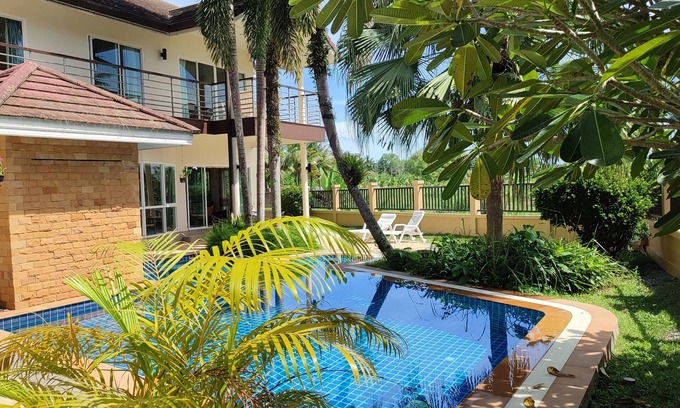Khuekkhak Villa | Villa de 4 dormitorios, traslado gratuito, paseo a la playa, sin vecinos