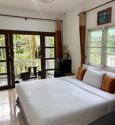 Phanom Casa | Khaosok gallery & camp