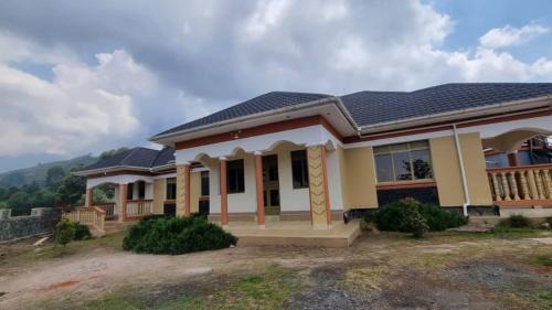 Western Region Cabina | Kibugu Gorilla Homestay