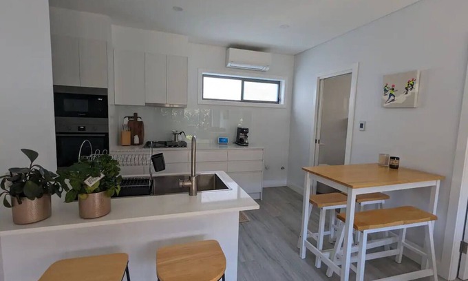 Belmore Casa | Kick back and relax in this calm and stylish space in Belmore NSW