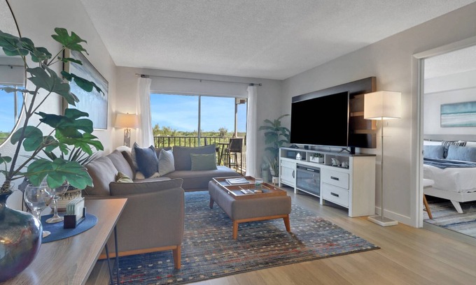 Edgewood Condominio | Top Floor Condo Overlooking Pool, Spa & Sundeck! Views Of Beautiful Sunsets! New Boat Docks Open!