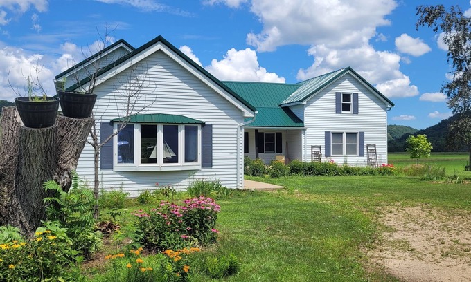 Haney Otro | Kickapoo River Farmhouse