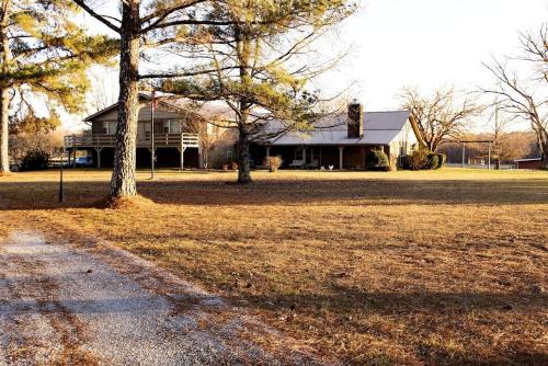 Belden Casa | Kid and Pet-Friendly Lake Glamping in Tupelo, Mississippi