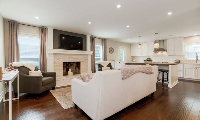 Prairie Village Casa | Kid Friendly 4 Bedroom home w/ Private Heated Pool.