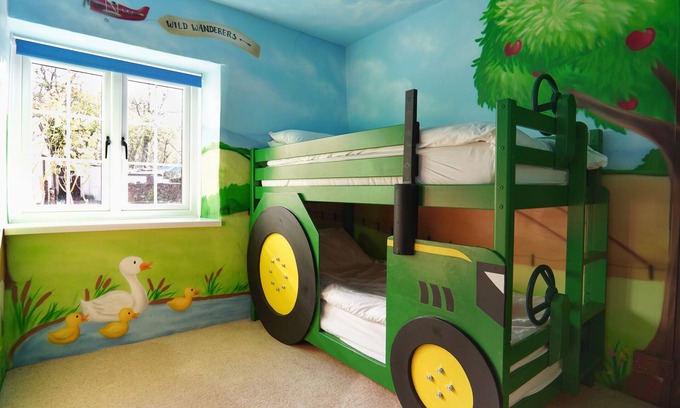 Holsworthy Cabaña | Kids Fun Farm Themed Bedroom in Cosy Cob Cottage