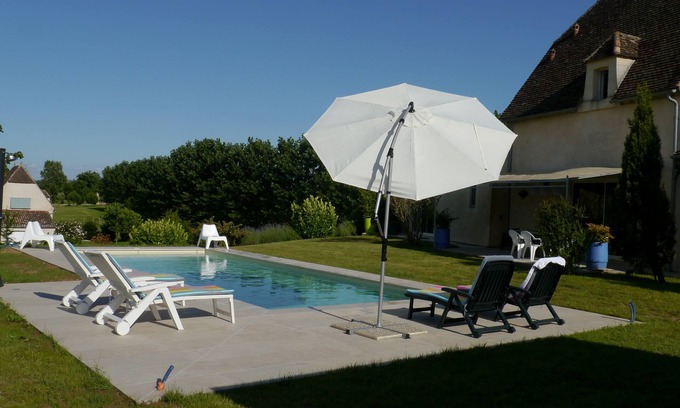 Saint-Martin-de-Gurson Casa | Casa de vacaciones a prueba de niños con piscina privada climatizada