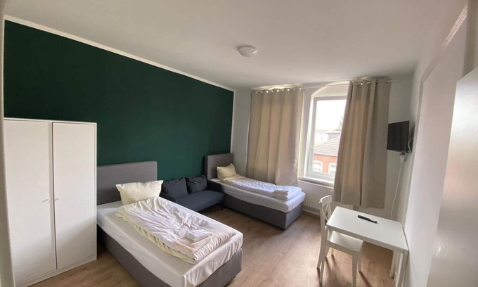 Neumuenster Casa | Kieler Straße 73 W1 - 3 bedrooms with 2 bathrooms