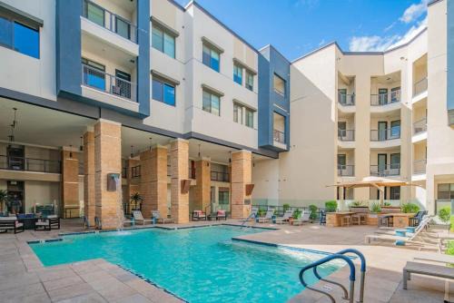North Scottsdale Apartamento | Kierland Commons, Private Rooftop, TPC Golf, Pool, Gym