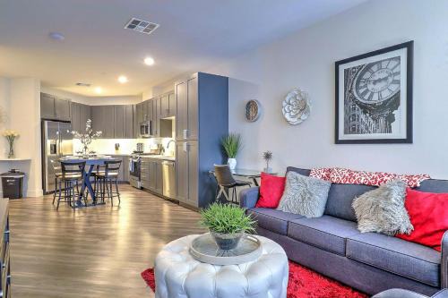 North Scottsdale Apartamento | Kierland Oasis - King Bed - Pool - Free Parking G2047