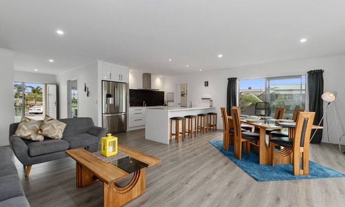 Ruakaka Cabaña | Kihi Retreat - Ruakaka Holiday Home