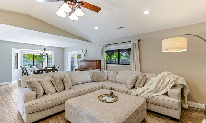 Redding Casa | Kildare Place | Cozy Comfortable Peaceful
