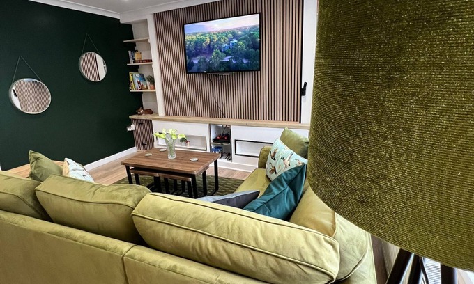 Treharris Casa | Monthly stays | KILEX House | Stylish 3 dbl bed | Bike Park Wales | Rock Summit