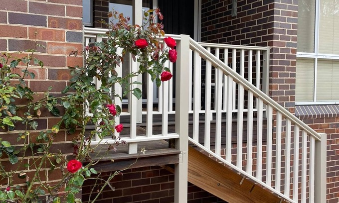 Bowral Cabaña | ☘️"KILMEEDY" Take time to smell the roses🌹 in Bowral-Walk to town-Pet friendly.