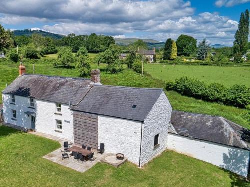 Llanover Casa | Kiln Farm, a Canal side retreat