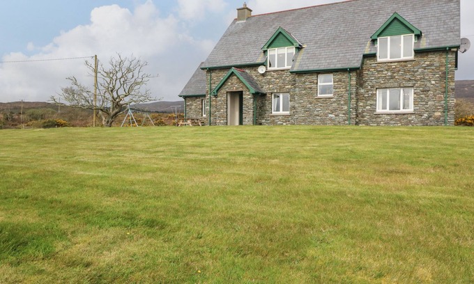 Glanlough Cabaña | KILTYMON COTTAGE, family friendly in Bantry, County Cork