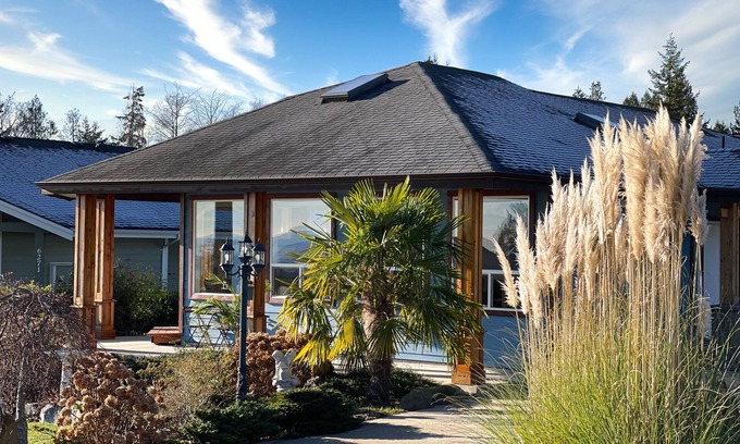West Sechelt Casa | Kin Ranch - A Peaceful Garden Oasis with Luxe Views