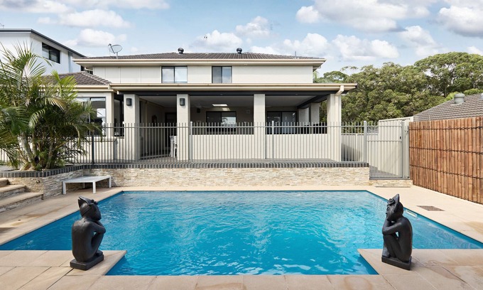 Forresters Beach Casa | KINARA - BRAND NEW 5 Bedrooms, POOL, Walking distance to beach