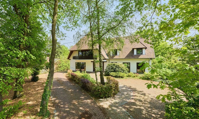 Lommel Casa | Kindvriendelijke Ruime Vakantiewoning met Privébos in Bosland Lommel