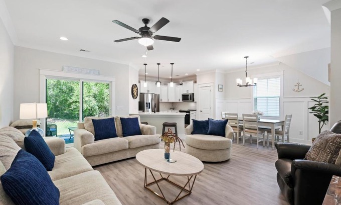 Spanish Wells Casa | King 2 Queens 3 Doubles Foldout Stainless Steel Bikes & Beach Gear included