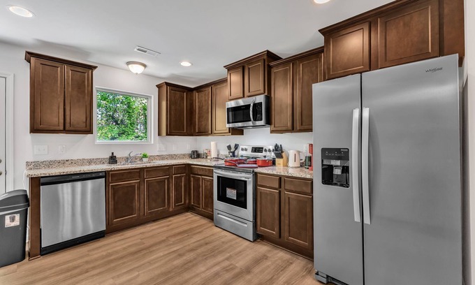 Southwest Raleigh Casa | King 3BR Townhouse Mins to Cary NC State
