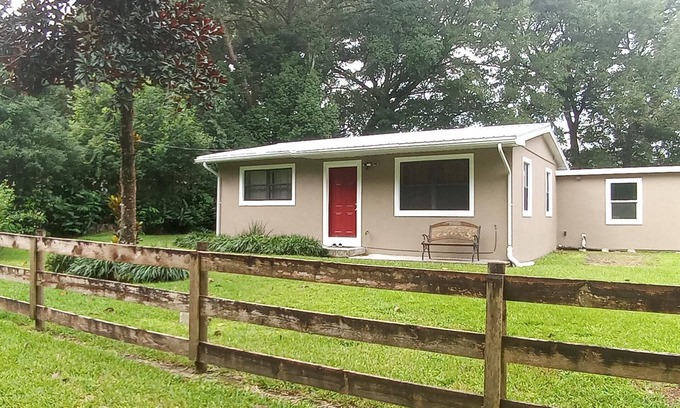 Fellowship Casa | King and Queen Beds Level 2 EV Car Charger - Close to Silver Springs and Zipline