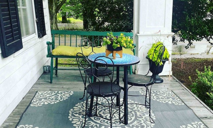 Elizabeth City Cama Y Desayuno | King B&B room 1 hour from the OBX & Hampton Roads