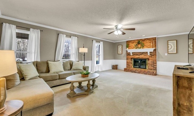 Winston - Salem Casa | King BD-Smart TVs, Outside City