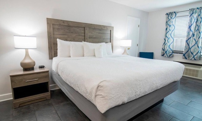 Litchfield by the Sea Apartamento | King Bed 3rd Floor Resort View King Room