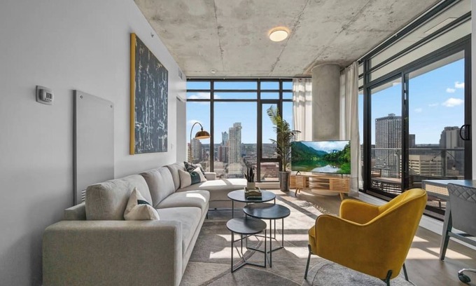 Connaught Condominio | King Bed|AC |UG Park |DT Views |Mins to Saddledome