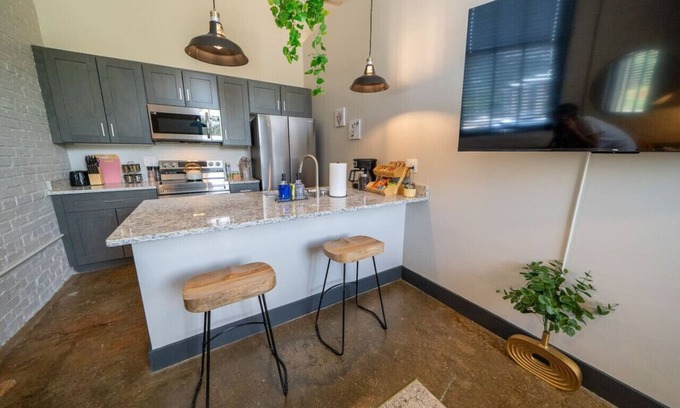 Buchanan Apartamento | King Bed Apartment: Brewery| River| Downtown