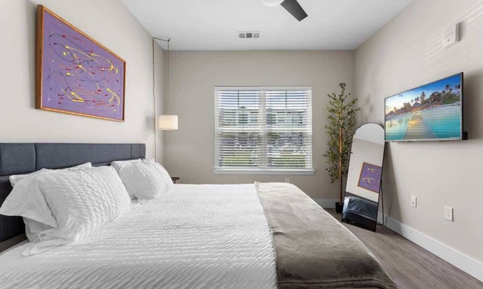 Southeast Orlando Apartamento | King Bed Apt Pets allowed Top Amenities Near Parks